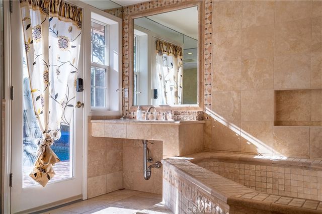 13405 Tiara Street, Valley Glen, CA 91401