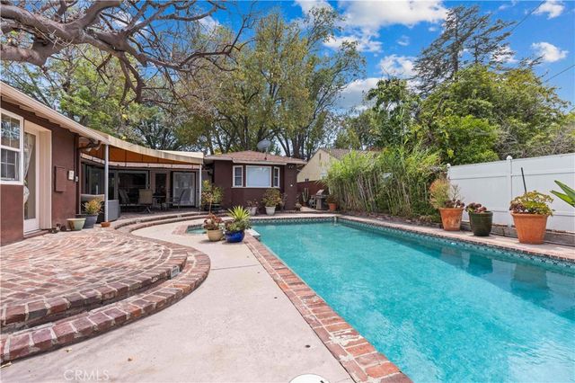 13405 Tiara Street, Valley Glen, CA 91401