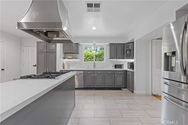 13405 Tiara Street, Valley Glen, CA 91401