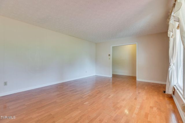907 Ithaca Street, Mount Carmel, TN 37645