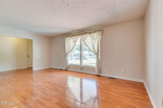 907 Ithaca Street, Mount Carmel, TN 37645
