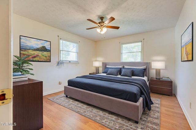 907 Ithaca Street, Mount Carmel, TN 37645