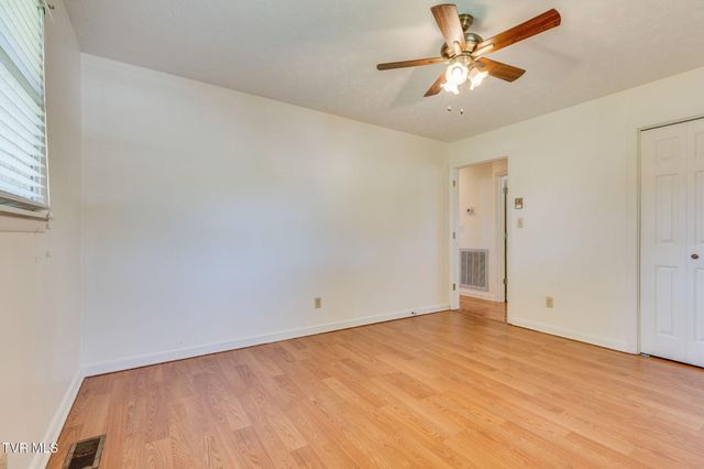 907 Ithaca Street, Mount Carmel, TN 37645