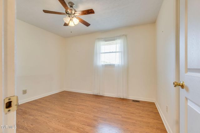 907 Ithaca Street, Mount Carmel, TN 37645