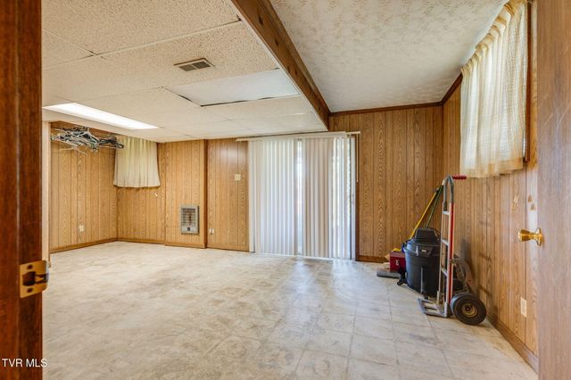 907 Ithaca Street, Mount Carmel, TN 37645