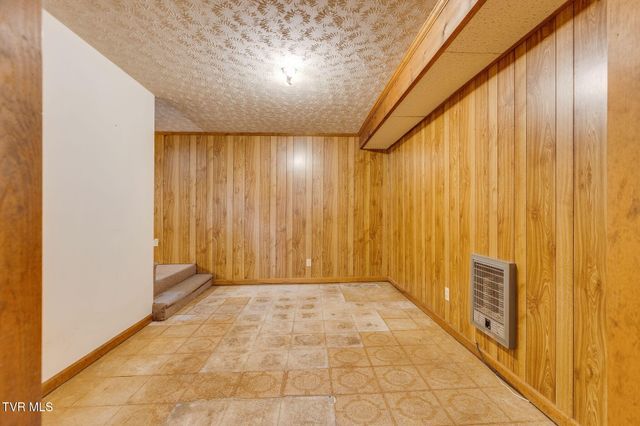 907 Ithaca Street, Mount Carmel, TN 37645