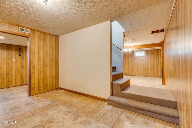 907 Ithaca Street, Mount Carmel, TN 37645