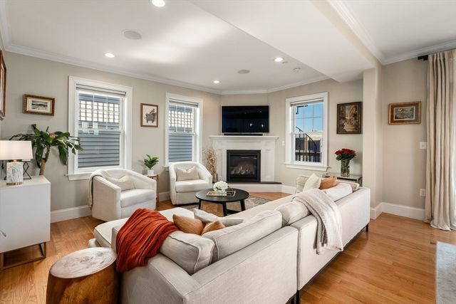 20 Winfield St 3, Boston, MA 02127