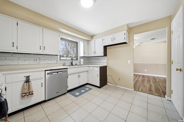 700 Brentwood Circle, Auburn, IN 46706