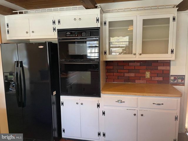 60 RIDGE RD, Gettysburg, PA 17325