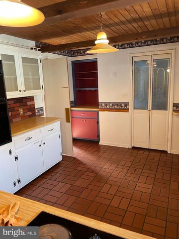 60 RIDGE RD, Gettysburg, PA 17325