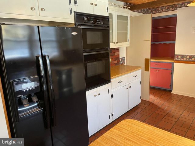 60 RIDGE RD, Gettysburg, PA 17325