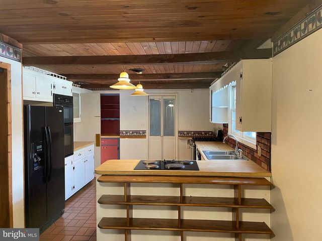 60 RIDGE RD, Gettysburg, PA 17325