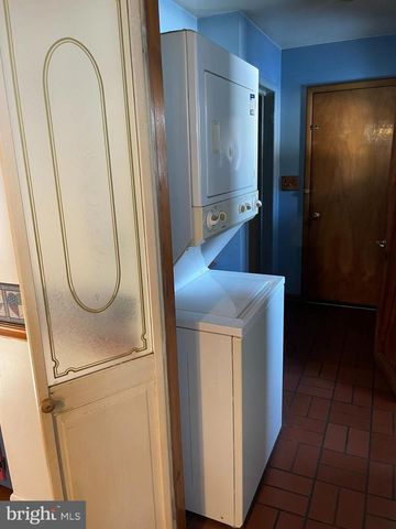 60 RIDGE RD, Gettysburg, PA 17325