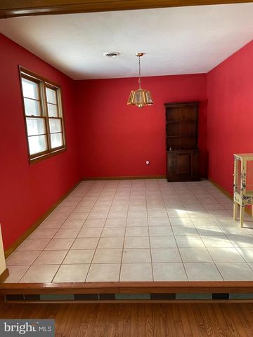 60 RIDGE RD, Gettysburg, PA 17325