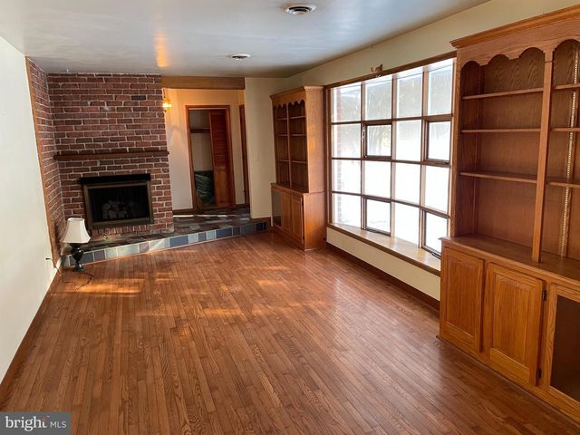 60 RIDGE RD, Gettysburg, PA 17325