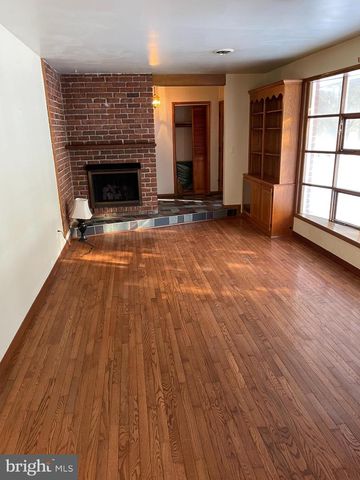 60 RIDGE RD, Gettysburg, PA 17325