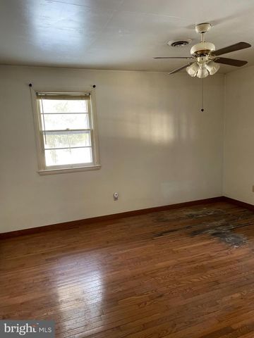 60 RIDGE RD, Gettysburg, PA 17325