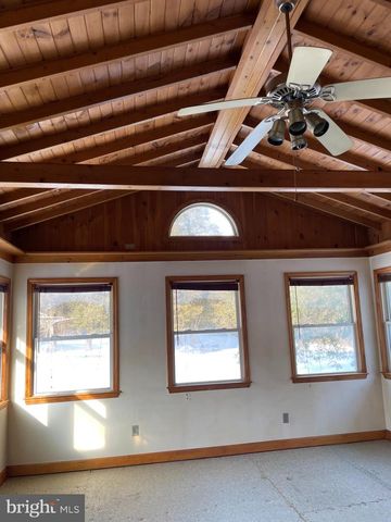 60 RIDGE RD, Gettysburg, PA 17325