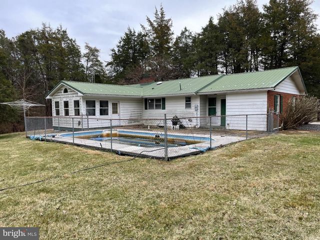 60 RIDGE RD, Gettysburg, PA 17325