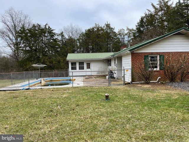 60 RIDGE RD, Gettysburg, PA 17325