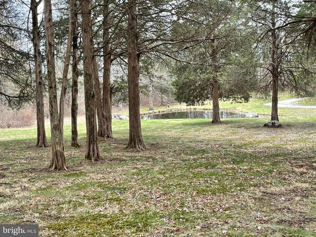 60 RIDGE RD, Gettysburg, PA 17325