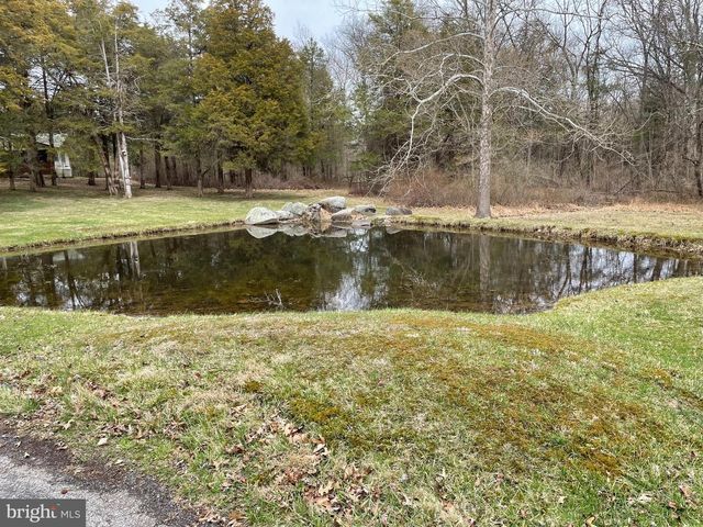 60 RIDGE RD, Gettysburg, PA 17325