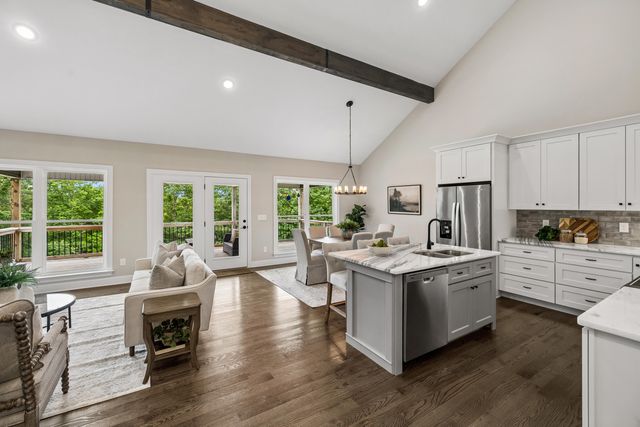 967 Walden Drive, Signal Mountain, TN 37377