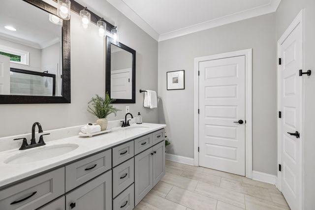 967 Walden Drive, Signal Mountain, TN 37377