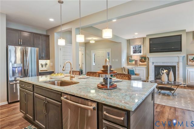 18768 Palisades Cove Trl, Moseley, VA 23120