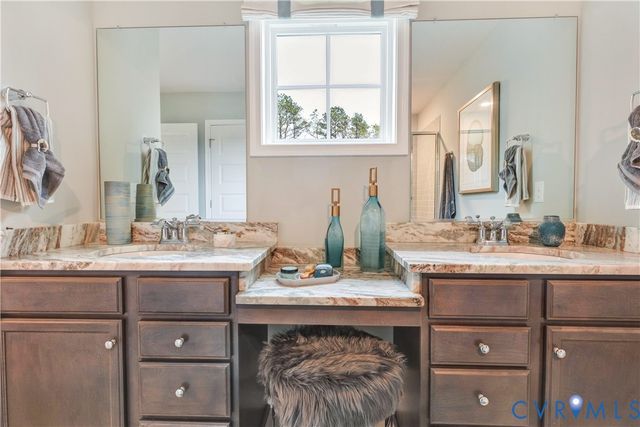 18768 Palisades Cove Trl, Moseley, VA 23120