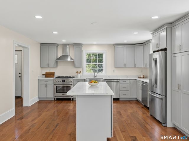 108 Thames Street, Groton, CT 06340