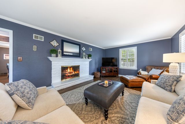 2430 Covert Road, Glenview, IL 60025