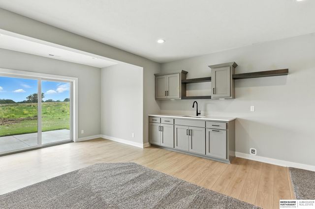 8958 Von Street, Papillion, NE 68046