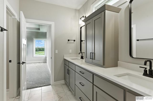 8958 Von Street, Papillion, NE 68046