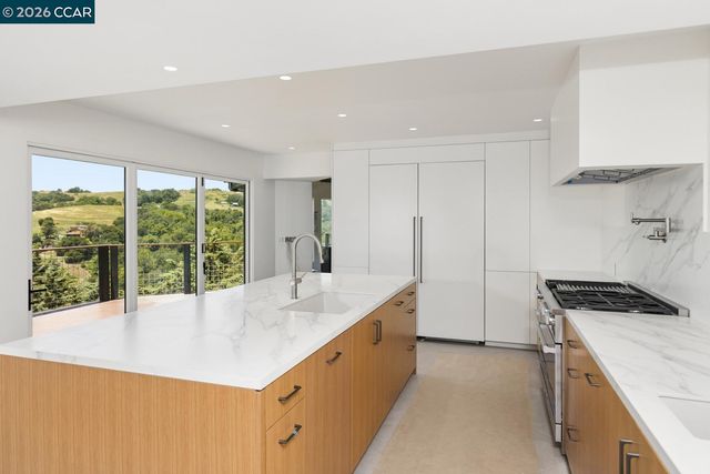 224 Bear Oaks Lane, Martinez, CA 94553