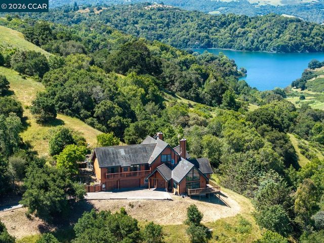 224 Bear Oaks Lane, Martinez, CA 94553