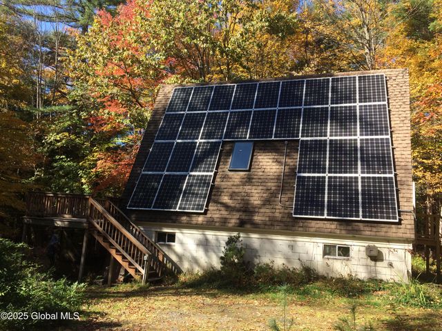 28 Pine Place, Hadley, NY 12835