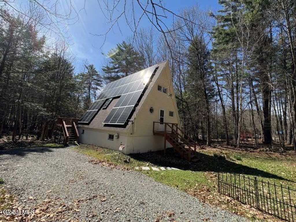 28 Pine Place, Hadley, NY 12835