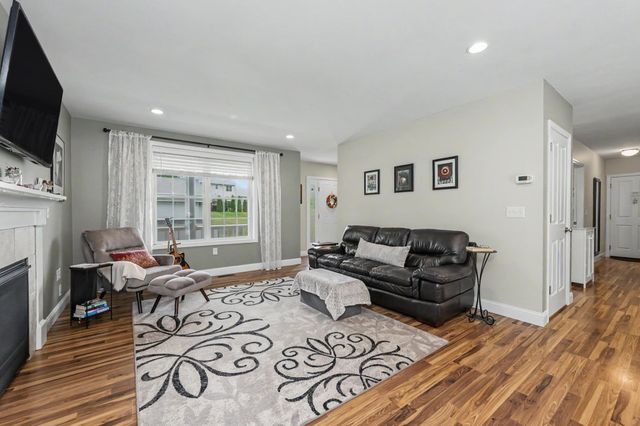 41 Schwinn Drive, Nashua, NH 03062