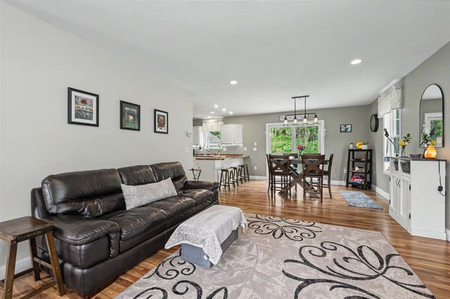 41 Schwinn Drive, Nashua, NH 03062