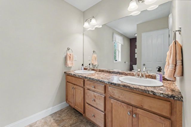 41 Schwinn Drive, Nashua, NH 03062