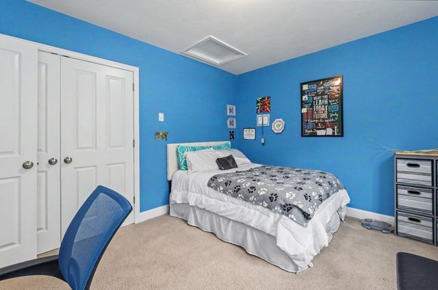 41 Schwinn Drive, Nashua, NH 03062