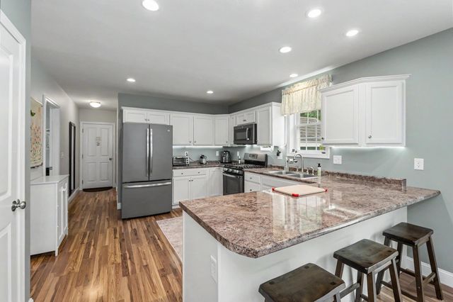 41 Schwinn Drive, Nashua, NH 03062