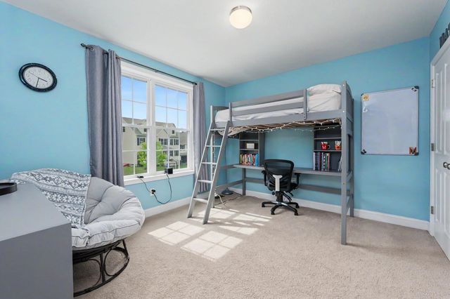 41 Schwinn Drive, Nashua, NH 03062