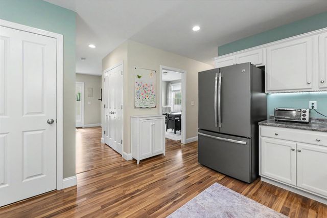 41 Schwinn Drive, Nashua, NH 03062