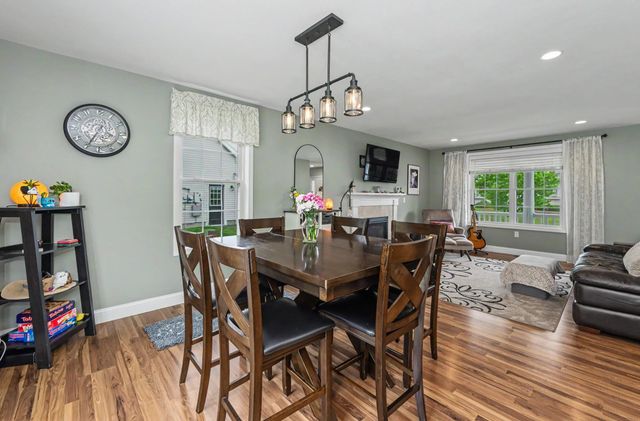 41 Schwinn Drive, Nashua, NH 03062