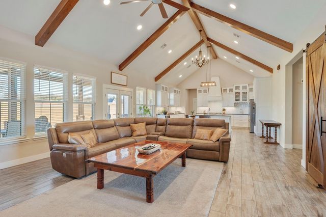 921 Azalea Drive, Franklin, TX 77856