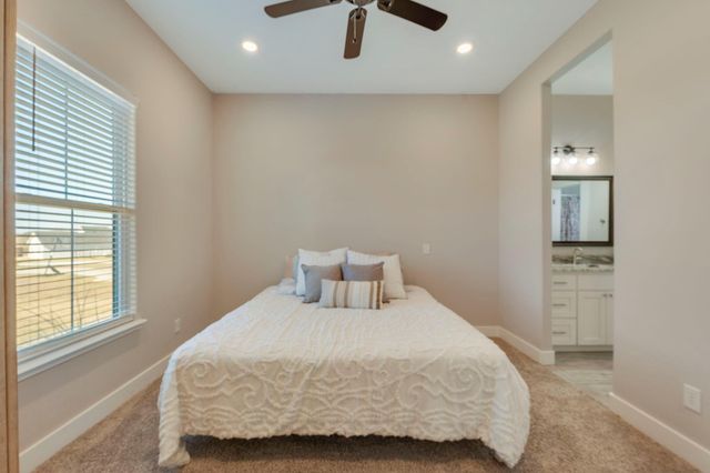 921 Azalea Drive, Franklin, TX 77856