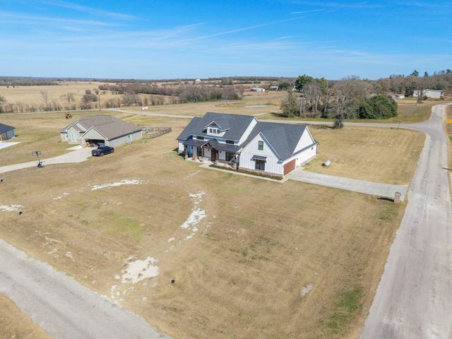 921 Azalea Drive, Franklin, TX 77856